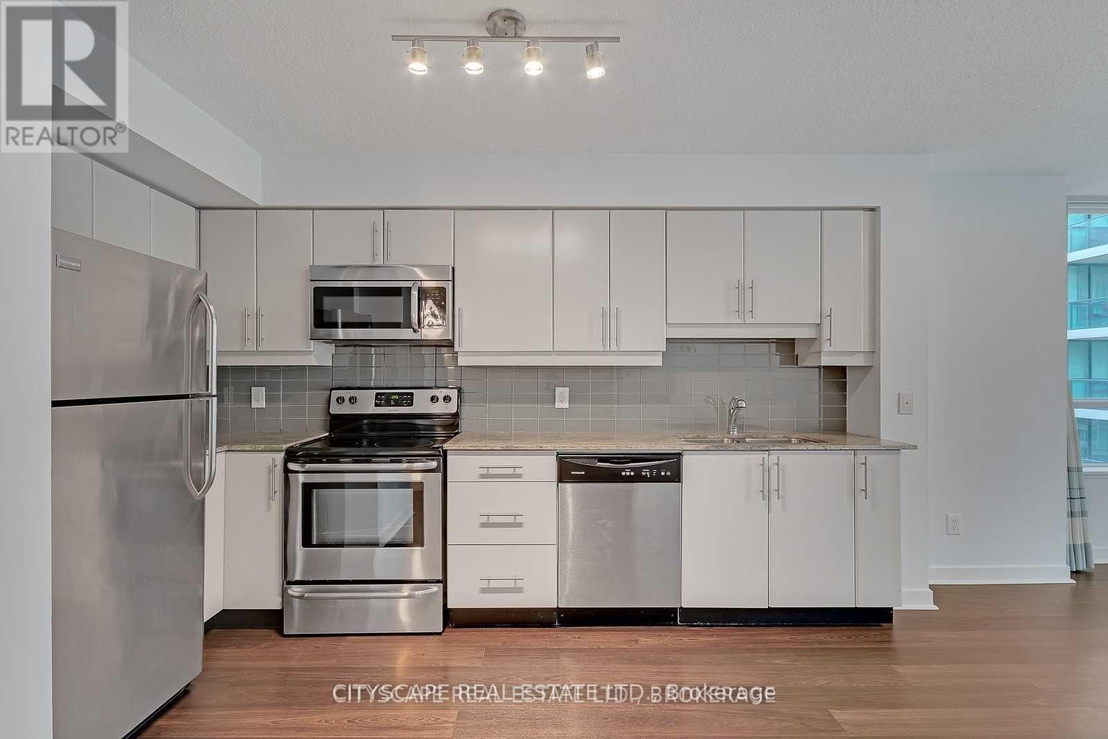 Source URL: https://ddfcdn.realtor.ca/listing/TS639112467178500000/reb82/highres/4/c12970704_1.jpg