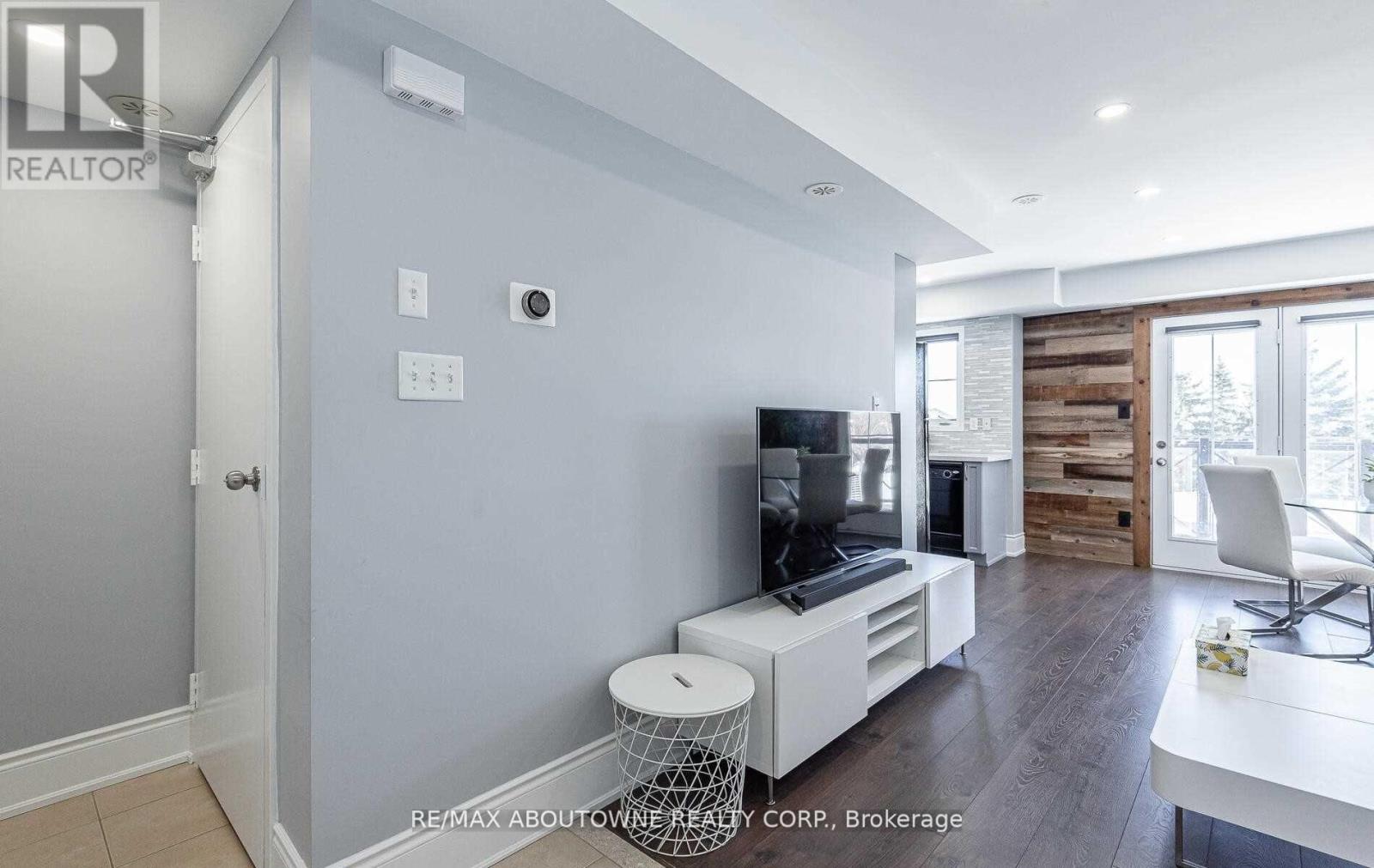 Source URL: https://ddfcdn.realtor.ca/listing/TS639112472422970000/reb82/highres/0/w12970660_2.jpg