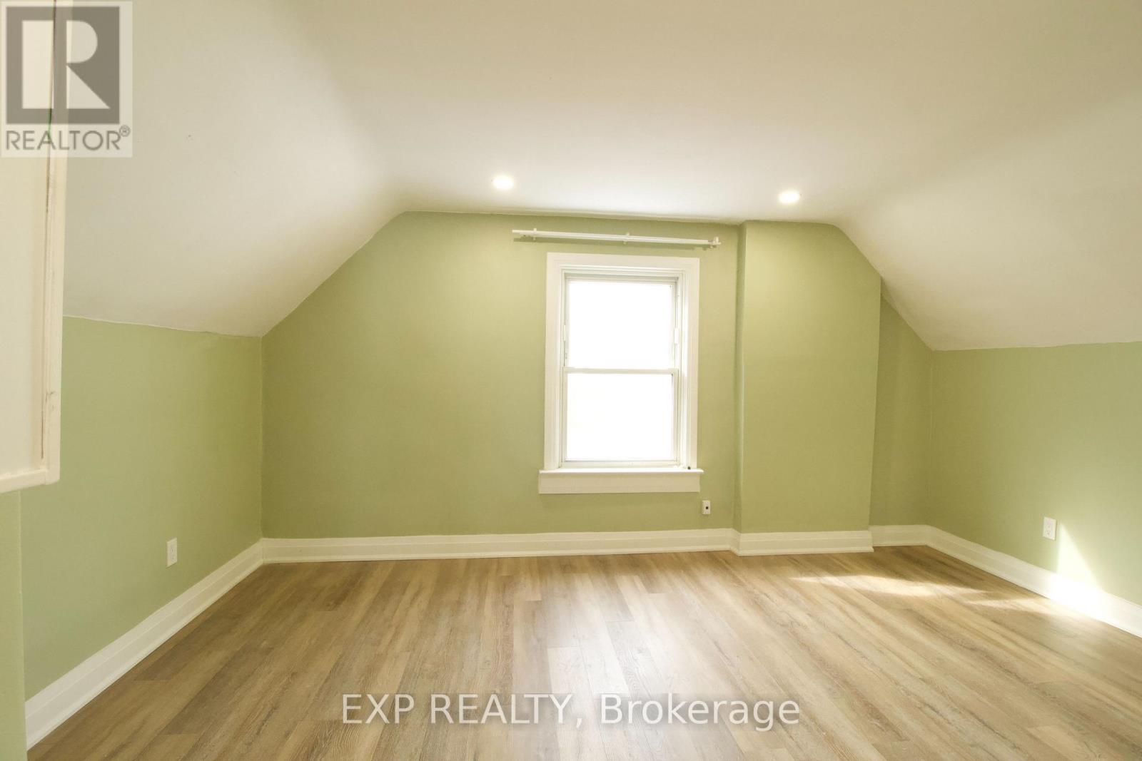 Source URL: https://ddfcdn.realtor.ca/listing/TS639112474218130000/reb82/highres/2/x12970782_2.jpg