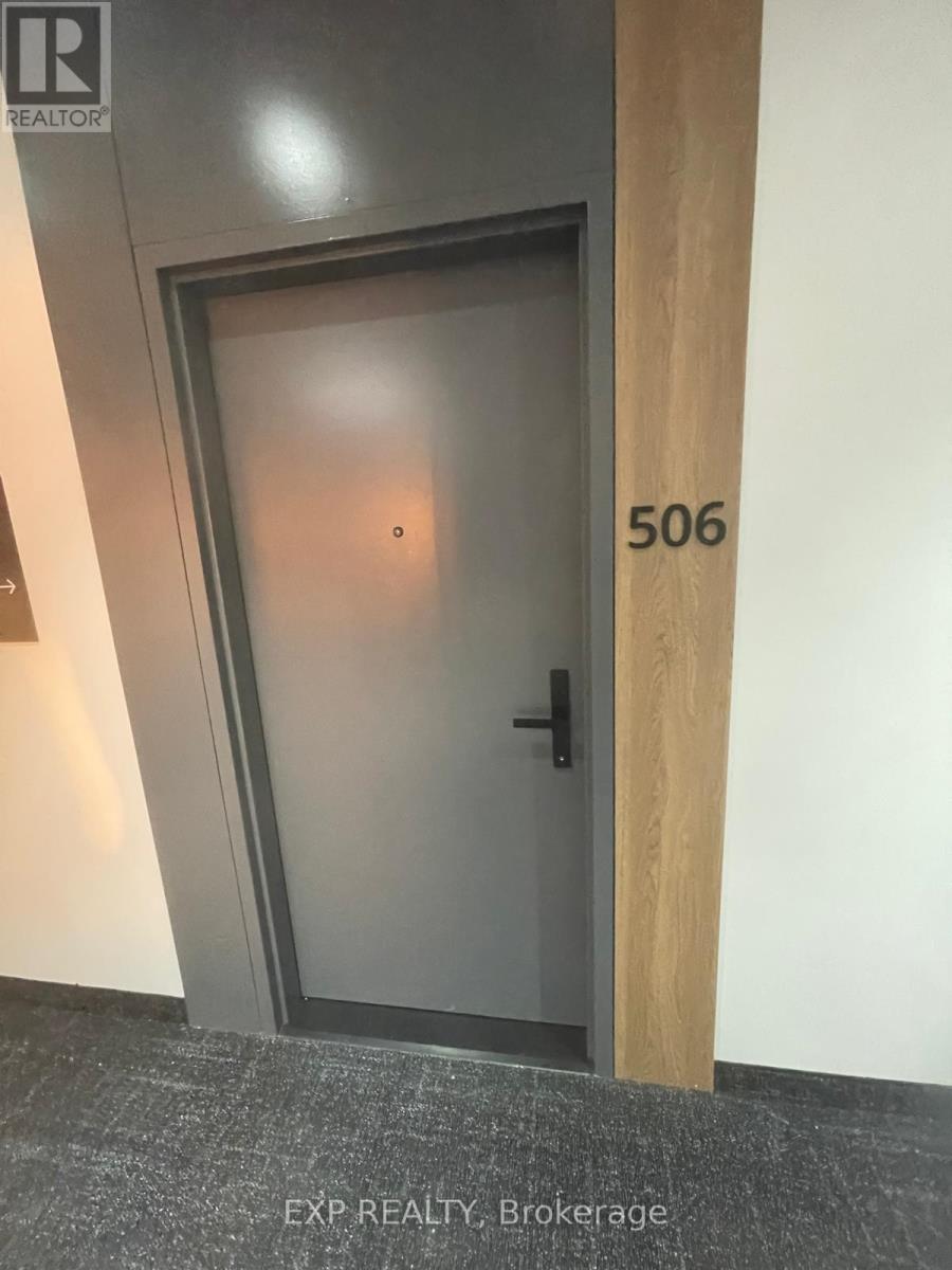 Source URL: https://ddfcdn.realtor.ca/listing/TS639112479798130000/reb76/highres/0/x12971100_1.jpg
