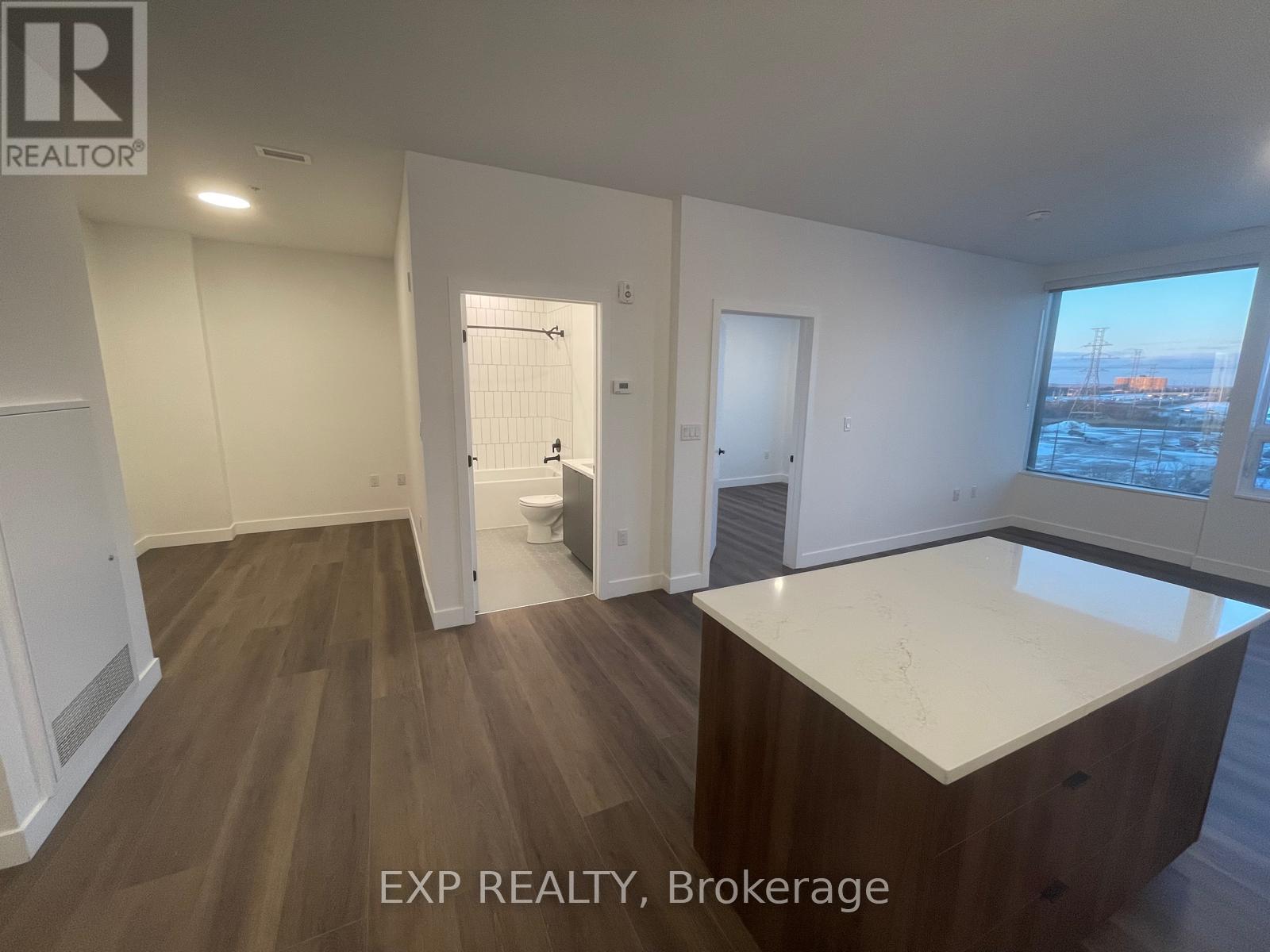 Source URL: https://ddfcdn.realtor.ca/listing/TS639112479798130000/reb76/highres/0/x12971100_4.jpg