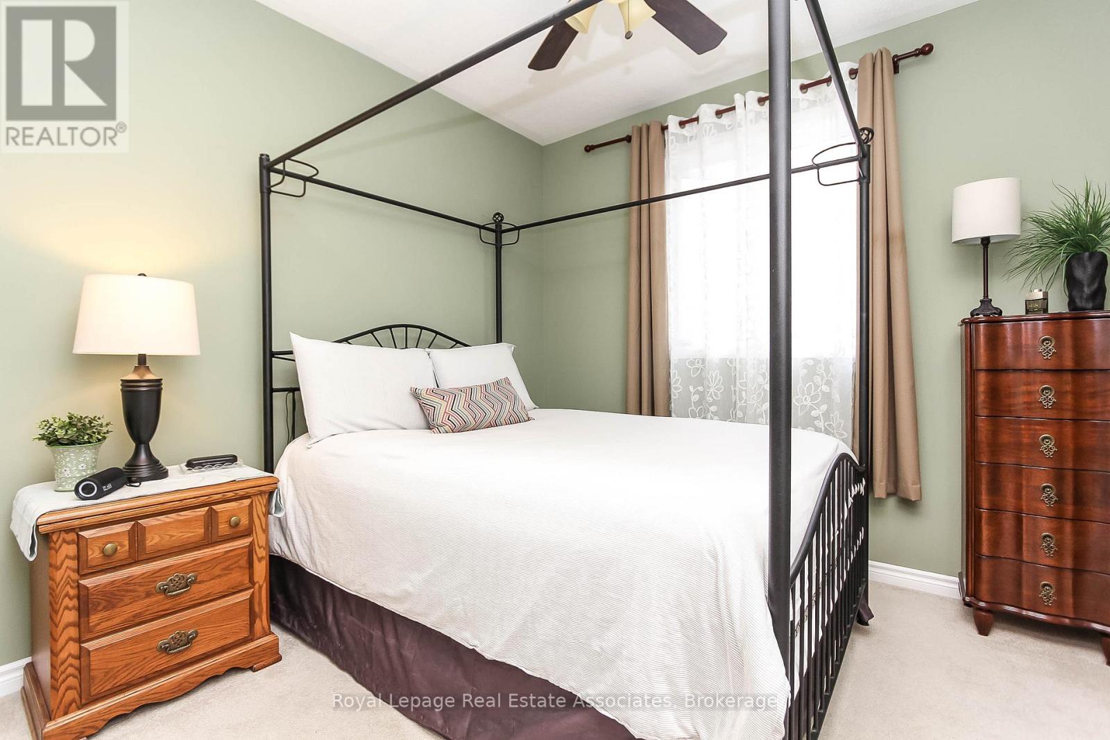 Source URL: https://ddfcdn.realtor.ca/listing/TS639112487196400000/reb82/highres/0/s12970960_14.jpg