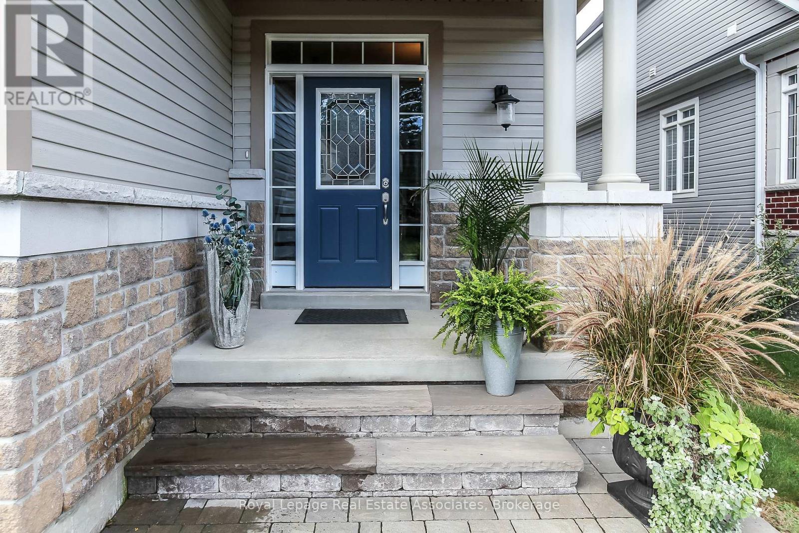 Source URL: https://ddfcdn.realtor.ca/listing/TS639112487196400000/reb82/highres/0/s12970960_2.jpg