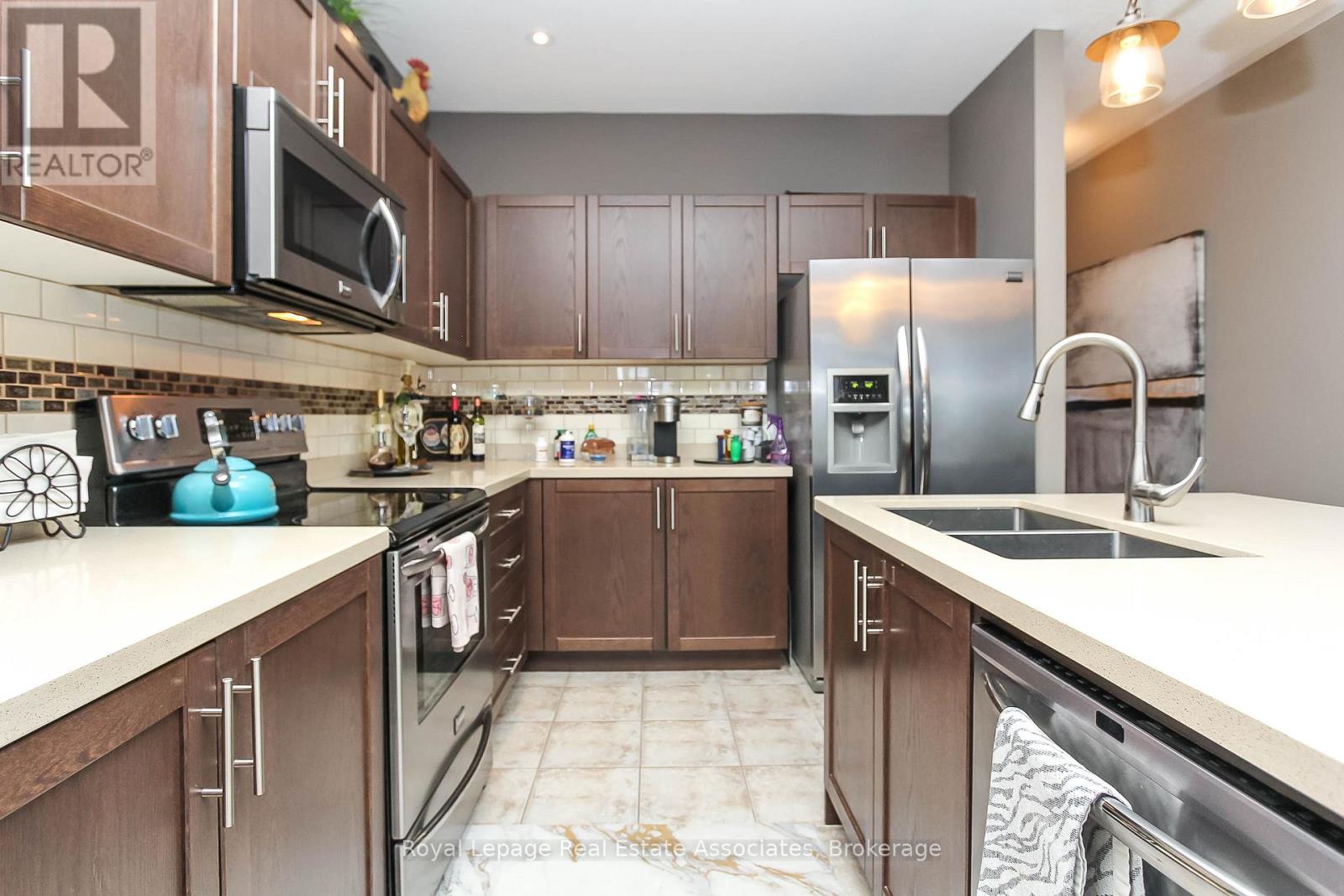Source URL: https://ddfcdn.realtor.ca/listing/TS639112487196400000/reb82/highres/0/s12970960_9.jpg