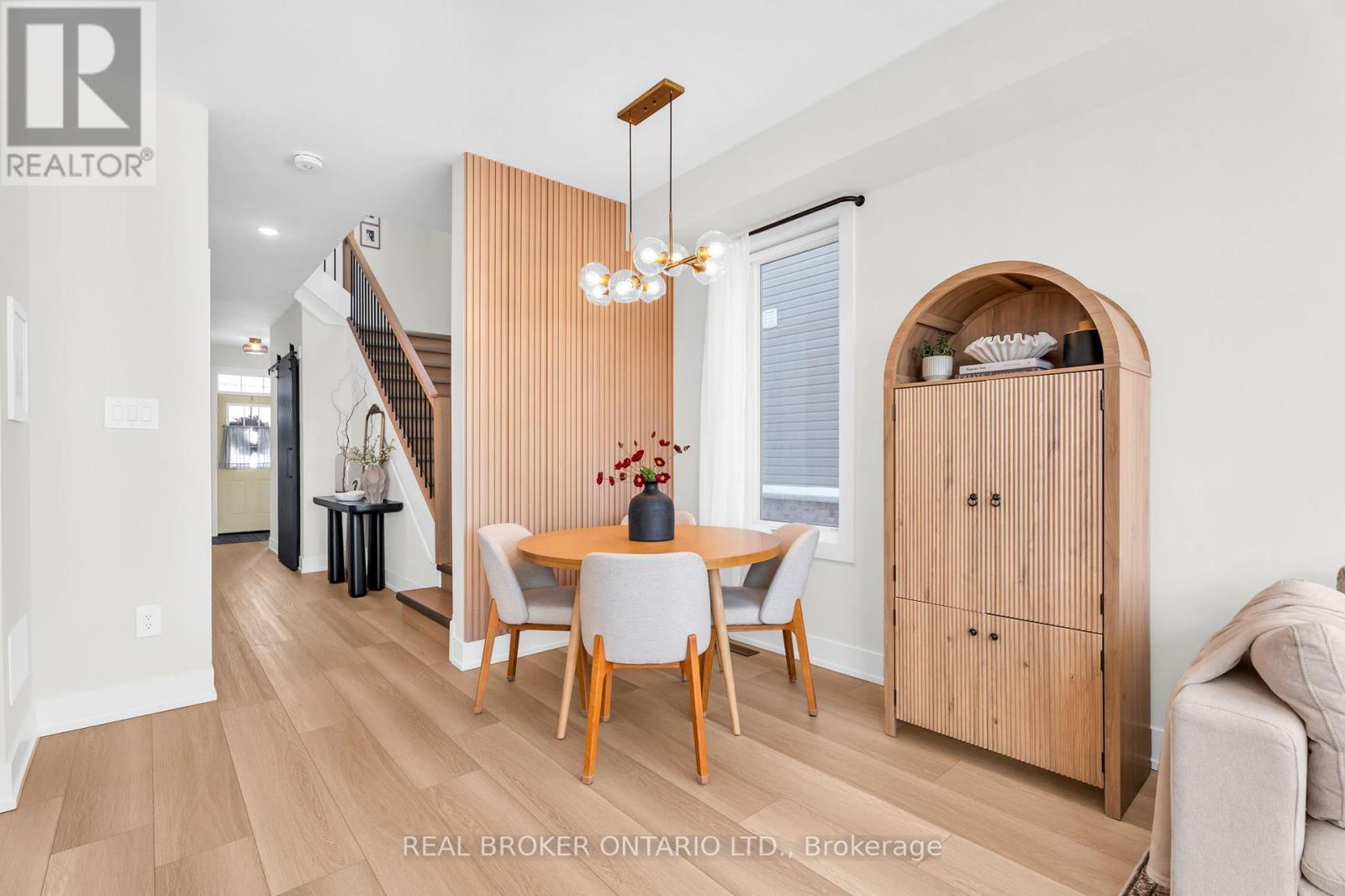 Source URL: https://ddfcdn.realtor.ca/listing/TS639112489581730000/reb82/highres/8/w12970928_19.jpg