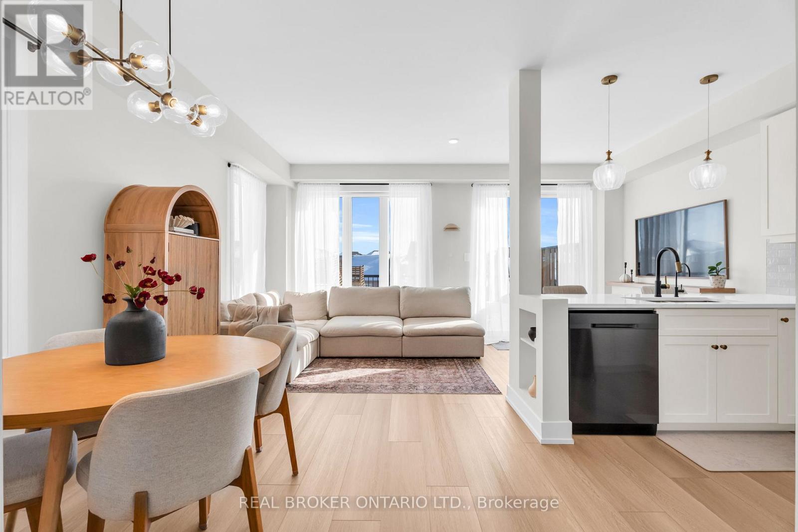 Source URL: https://ddfcdn.realtor.ca/listing/TS639112489581730000/reb82/highres/8/w12970928_7.jpg