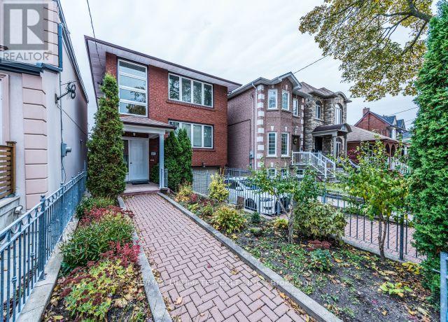 Source URL: https://ddfcdn.realtor.ca/listing/TS639112489596500000/reb82/highres/8/w12971038_1.jpg