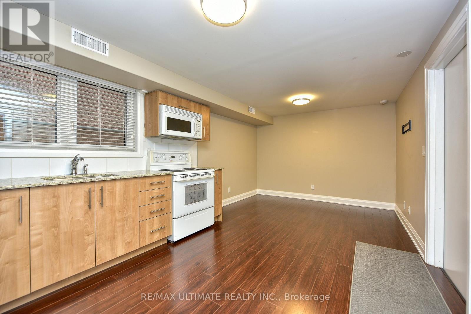 Source URL: https://ddfcdn.realtor.ca/listing/TS639112489596500000/reb82/highres/8/w12971038_2.jpg