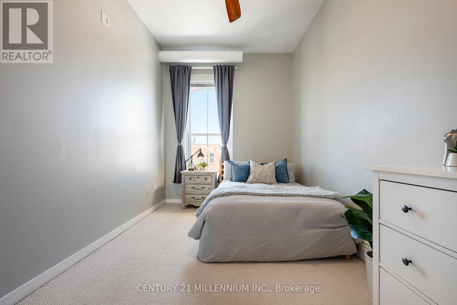 Source URL: https://ddfcdn.realtor.ca/listing/TS639112489623500000/reb82/highres/0/w12971210_15.jpg