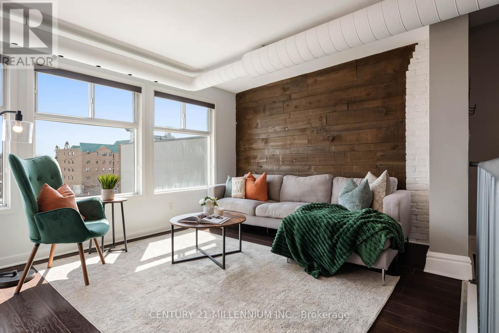 Source URL: https://ddfcdn.realtor.ca/listing/TS639112489623500000/reb82/highres/0/w12971210_4.jpg