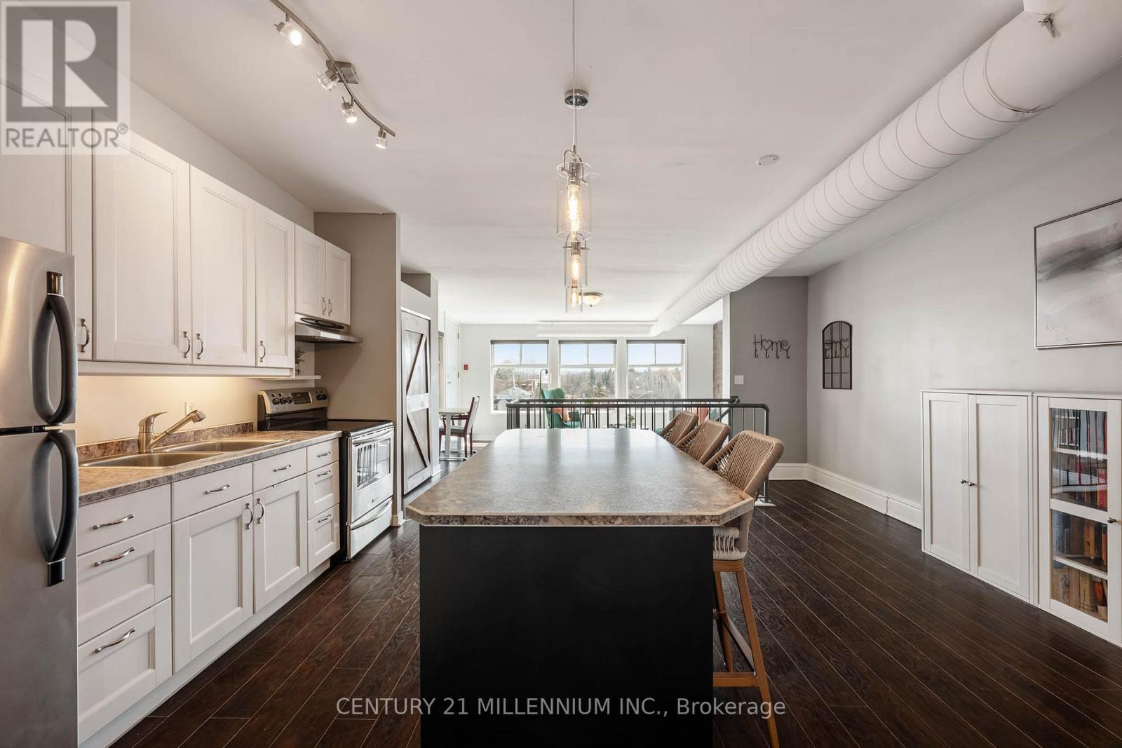Source URL: https://ddfcdn.realtor.ca/listing/TS639112489623500000/reb82/highres/0/w12971210_7.jpg