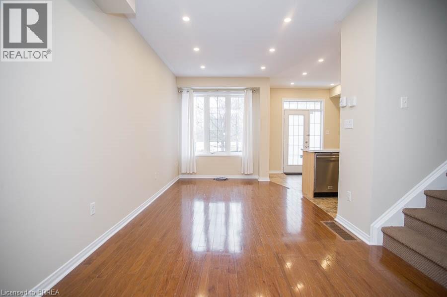 Source URL: https://ddfcdn.realtor.ca/listing/TS639112490778200000/reb41/highres/0/40818500_5.jpg