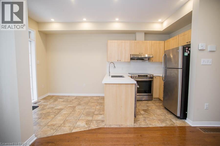 Source URL: https://ddfcdn.realtor.ca/listing/TS639112490778200000/reb41/highres/0/40818500_7.jpg