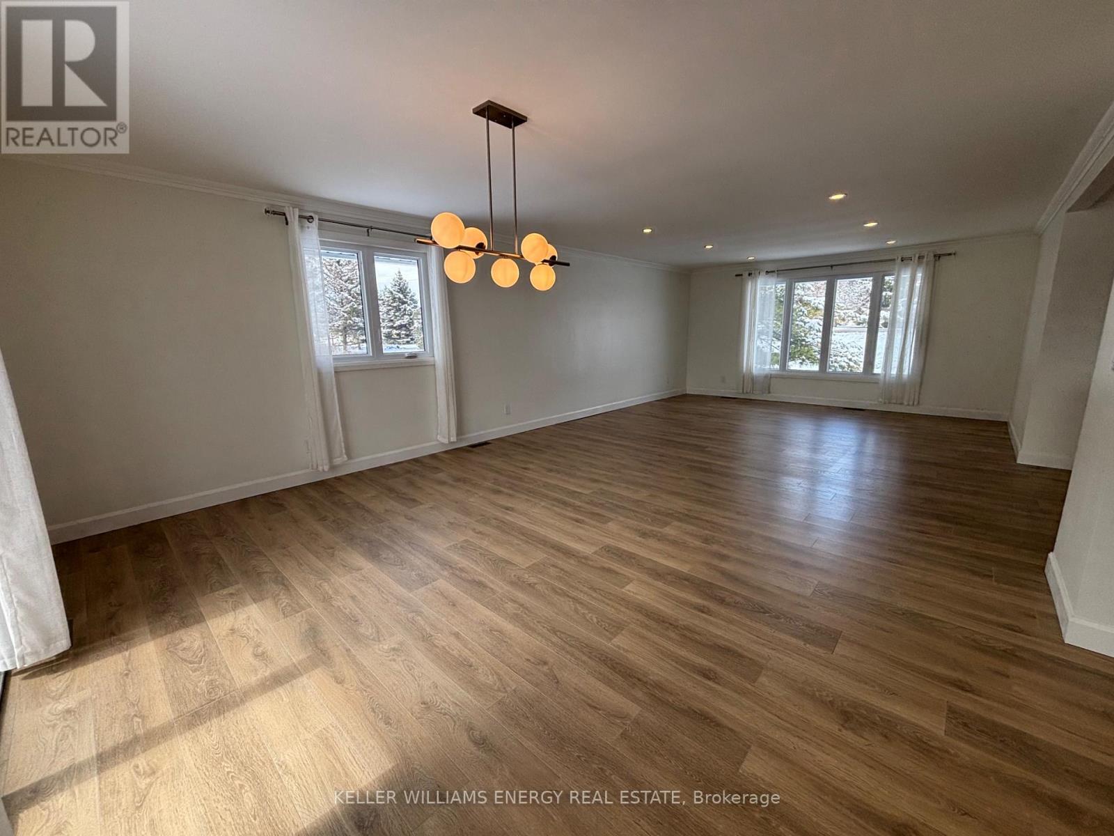 Source URL: https://ddfcdn.realtor.ca/listing/TS639112494483100000/reb88/highres/4/x12971334_12.jpg