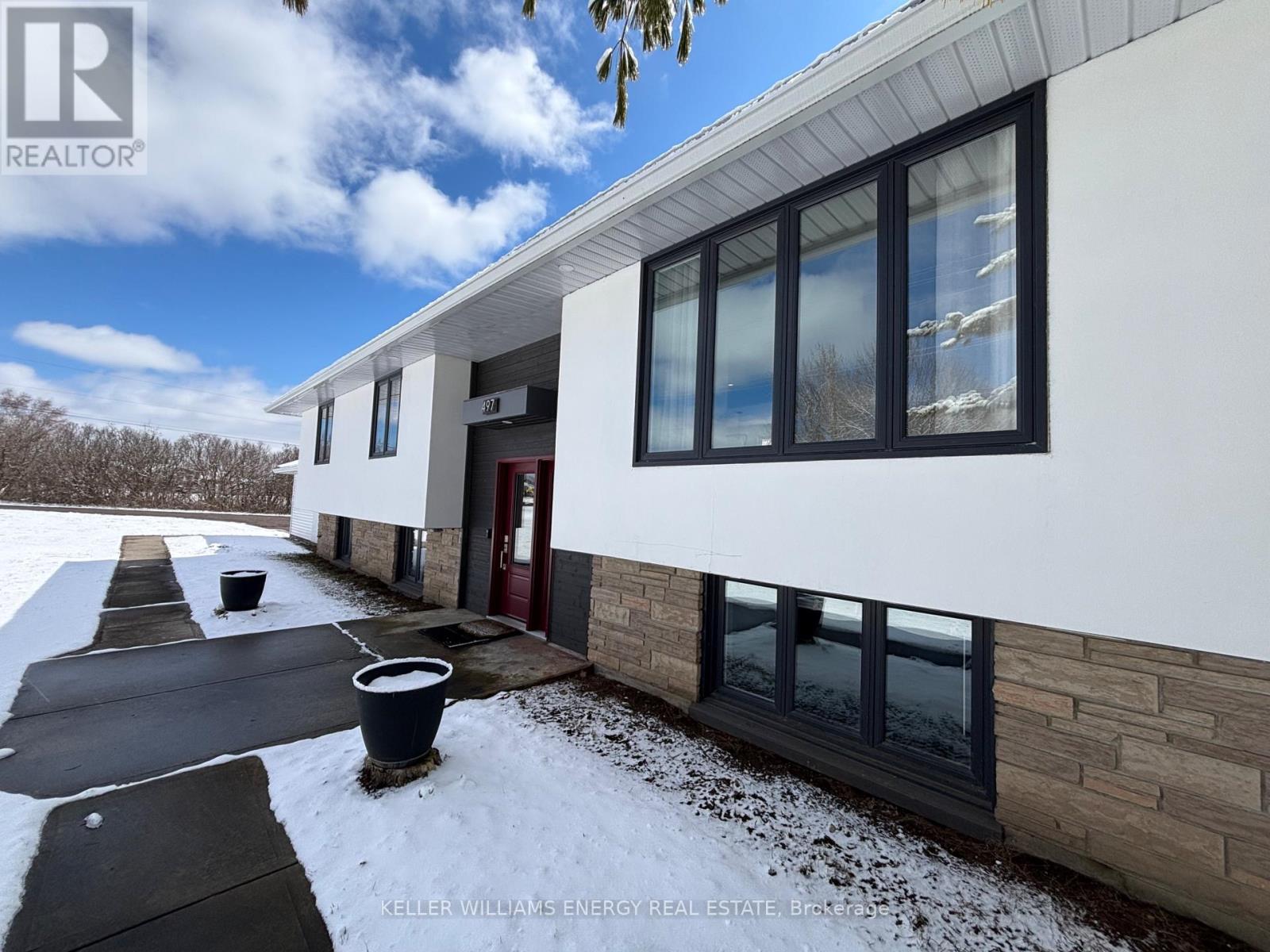 Source URL: https://ddfcdn.realtor.ca/listing/TS639112494483100000/reb88/highres/4/x12971334_3.jpg