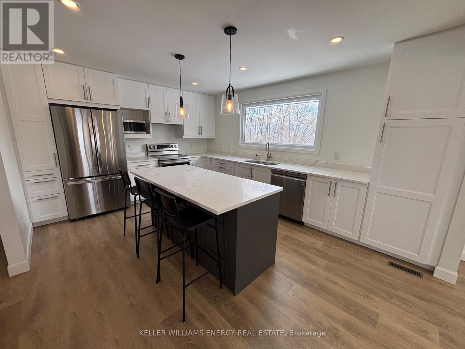 Source URL: https://ddfcdn.realtor.ca/listing/TS639112494483100000/reb88/highres/4/x12971334_6.jpg
