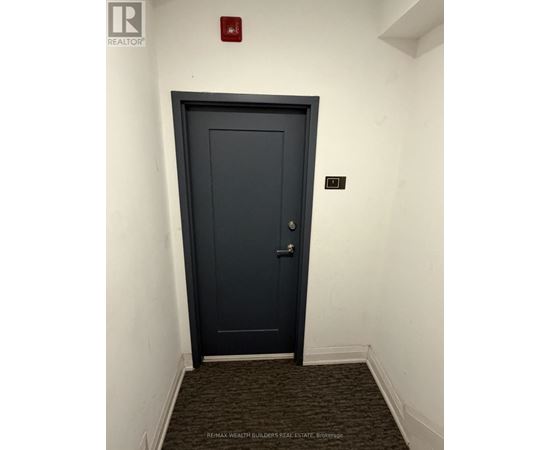 Source URL: https://ddfcdn.realtor.ca/listing/TS639112504671630000/reb82/highres/0/c12971380_2.jpg