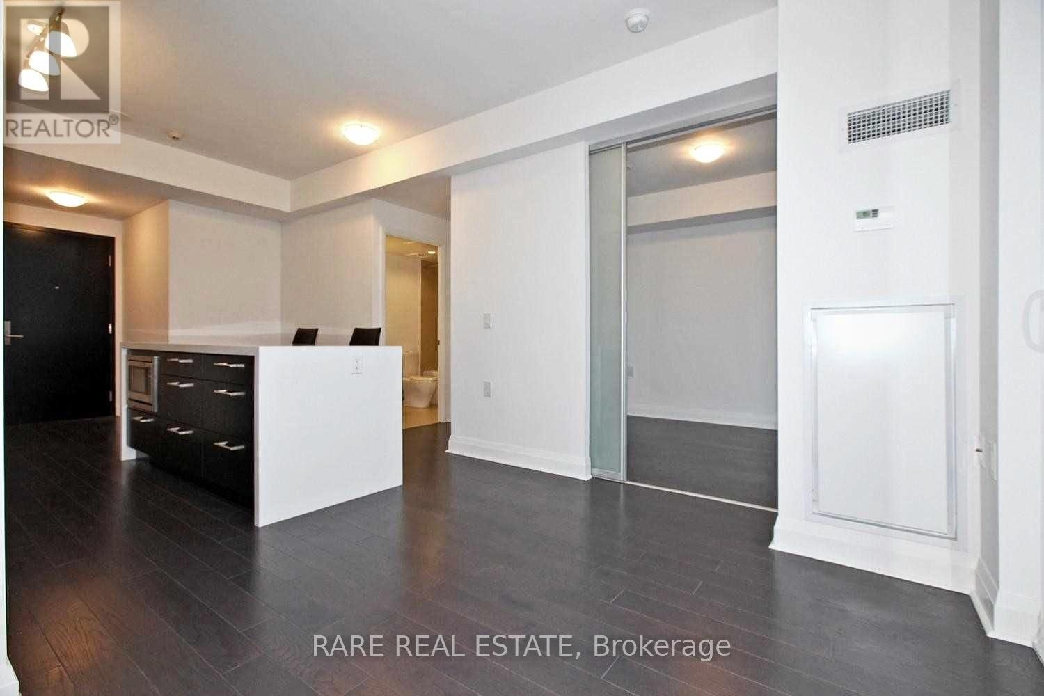 Source URL: https://ddfcdn.realtor.ca/listing/TS639112504673670000/reb82/highres/0/c12971400_3.jpg