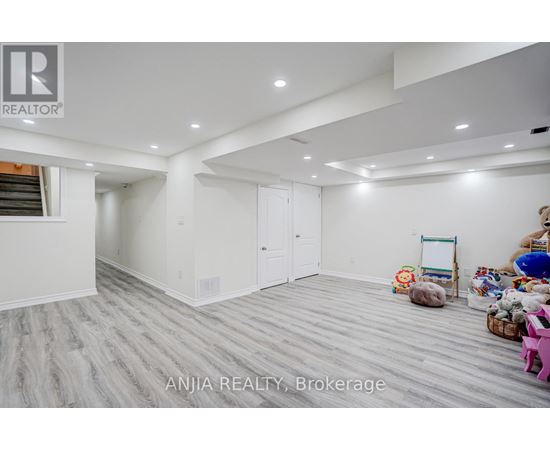 Source URL: https://ddfcdn.realtor.ca/listing/TS639112507734770000/reb82/highres/2/n12971382_34.jpg