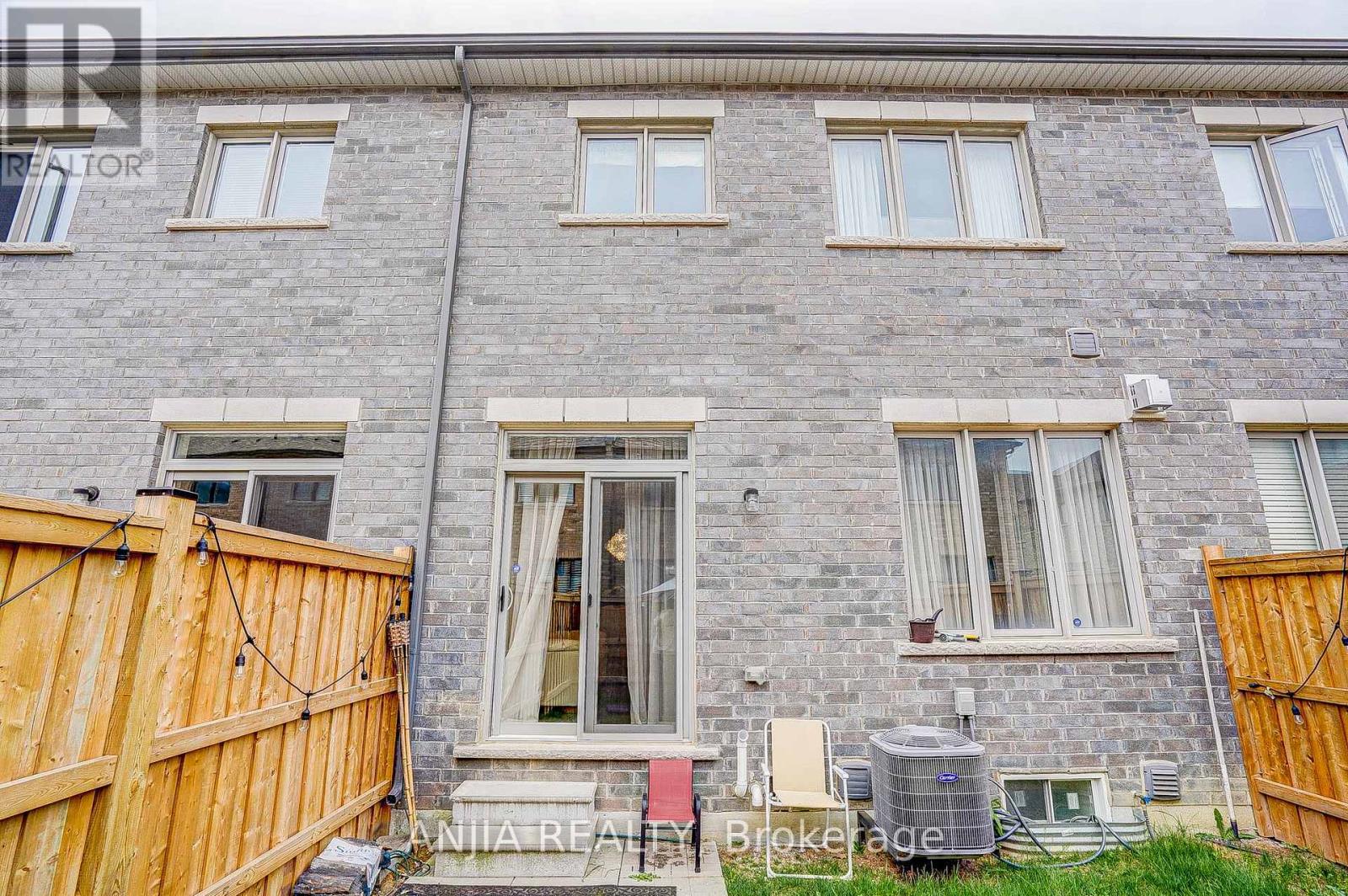 Source URL: https://ddfcdn.realtor.ca/listing/TS639112507734770000/reb82/highres/2/n12971382_40.jpg