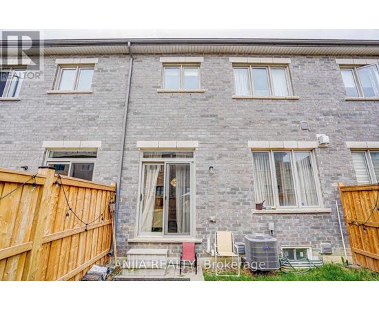 Source URL: https://ddfcdn.realtor.ca/listing/TS639112507734770000/reb82/highres/2/n12971382_40.jpg