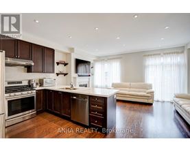Source URL: https://ddfcdn.realtor.ca/listing/TS639112507734770000/reb82/highres/2/n12971382_5.jpg