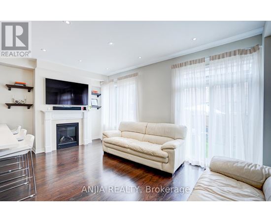 Source URL: https://ddfcdn.realtor.ca/listing/TS639112507734770000/reb82/highres/2/n12971382_9.jpg