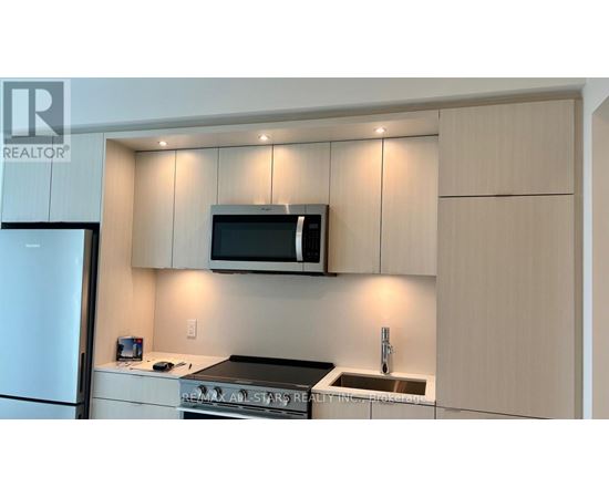 Source URL: https://ddfcdn.realtor.ca/listing/TS639112510607130000/reb82/highres/0/w12971280_5.jpg