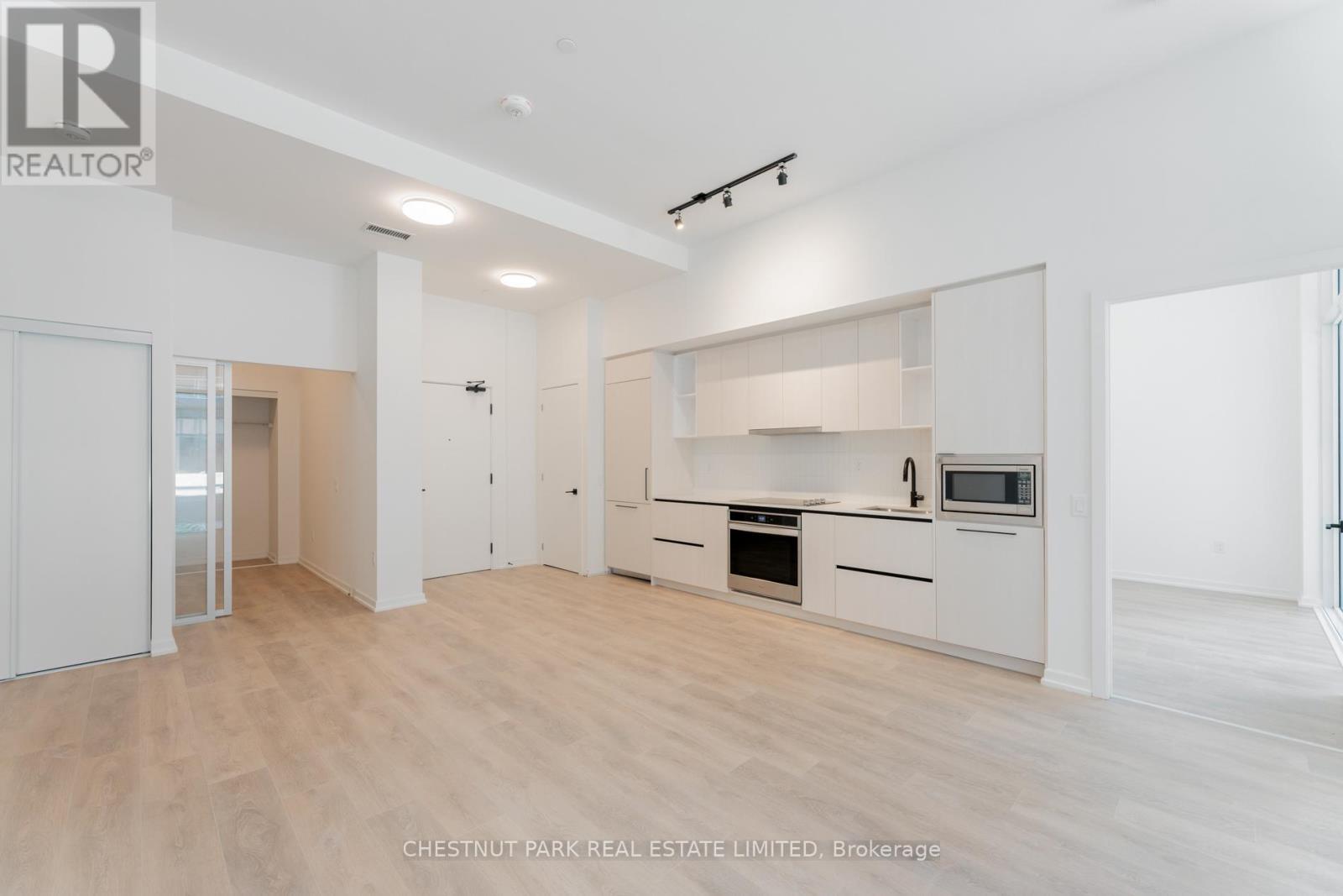 Source URL: https://ddfcdn.realtor.ca/listing/TS639112510654600000/reb82/highres/0/w12971420_1.jpg
