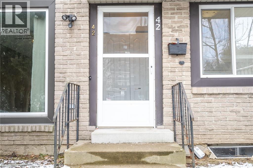 Source URL: https://ddfcdn.realtor.ca/listing/TS639112512023600000/reb14/highres/2/40818182_2.jpg