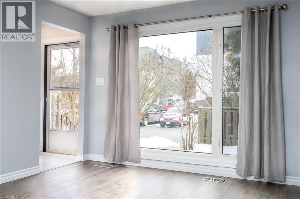 Source URL: https://ddfcdn.realtor.ca/listing/TS639112512023600000/reb14/highres/2/40818182_3.jpg