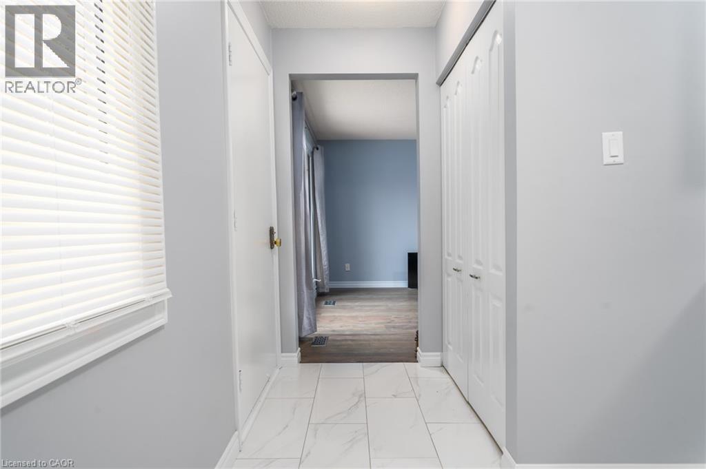Source URL: https://ddfcdn.realtor.ca/listing/TS639112512023600000/reb14/highres/2/40818182_4.jpg