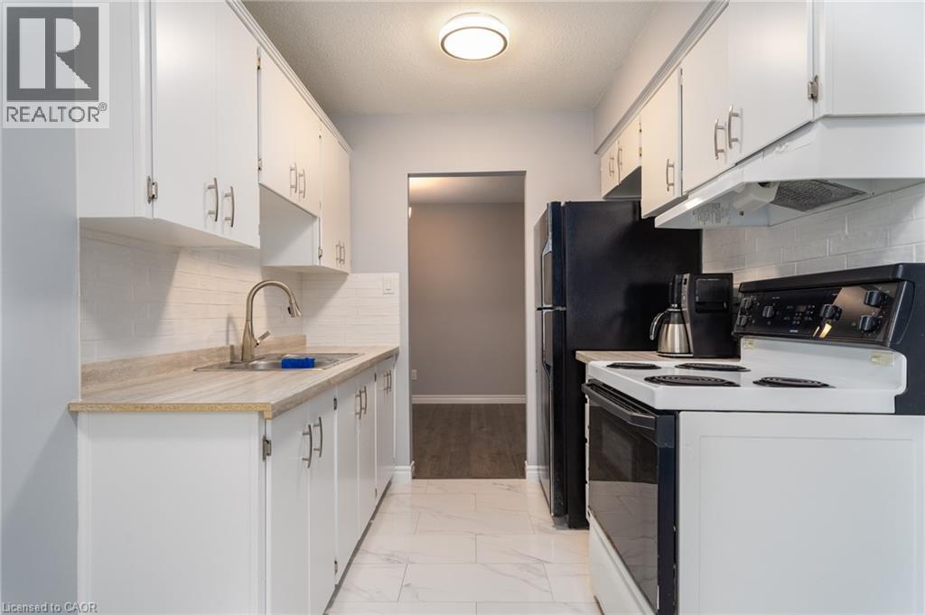 Source URL: https://ddfcdn.realtor.ca/listing/TS639112512023600000/reb14/highres/2/40818182_5.jpg
