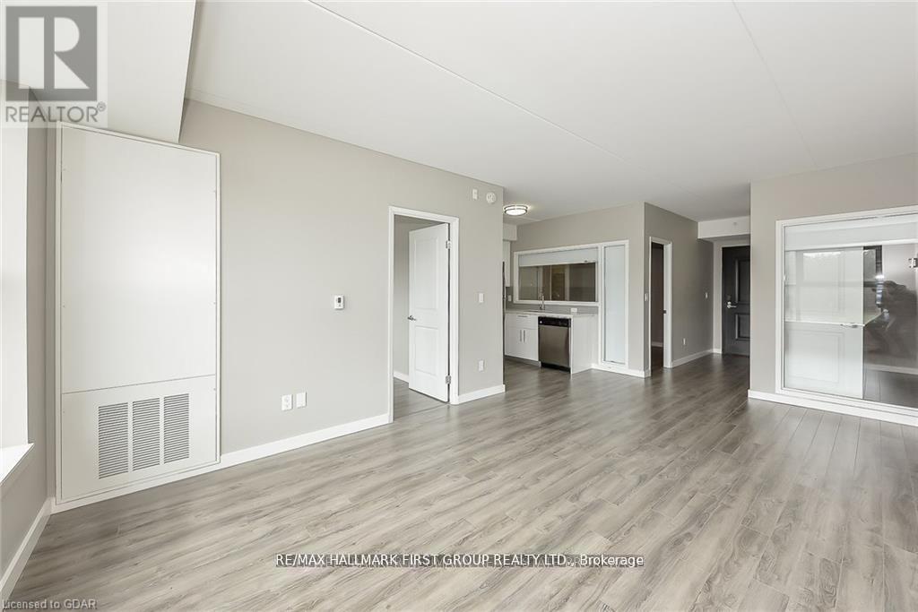 Source URL: https://ddfcdn.realtor.ca/listing/TS639112512857300000/reb82/highres/4/x12971324_3.jpg