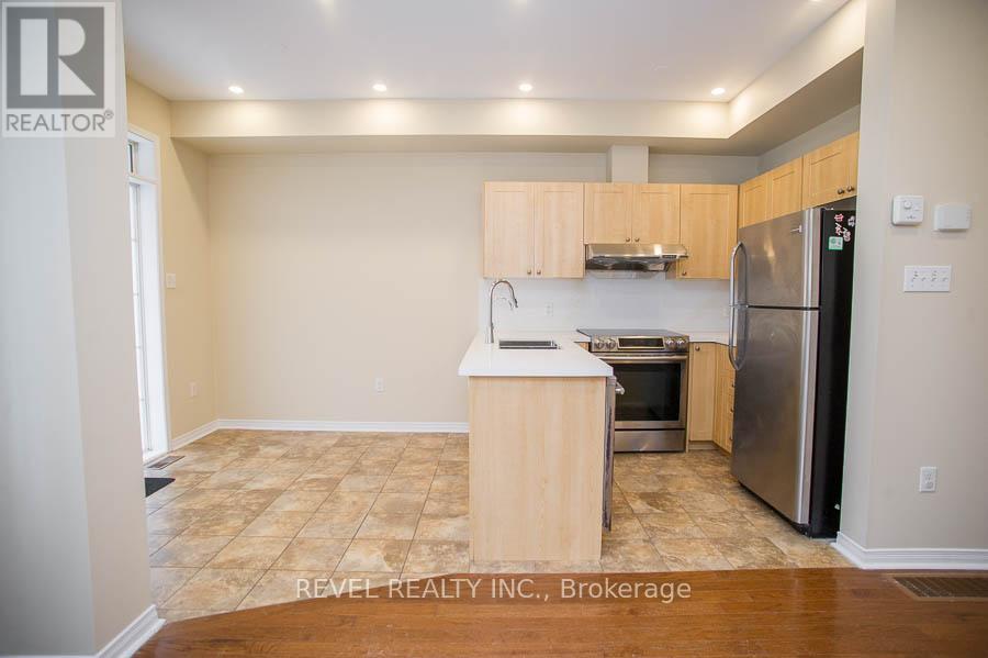 Source URL: https://ddfcdn.realtor.ca/listing/TS639112512869430000/reb82/highres/8/x12971368_7.jpg