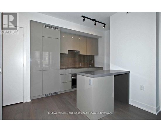 Source URL: https://ddfcdn.realtor.ca/listing/TS639112522161970000/reb82/highres/0/c12971610_1.jpg