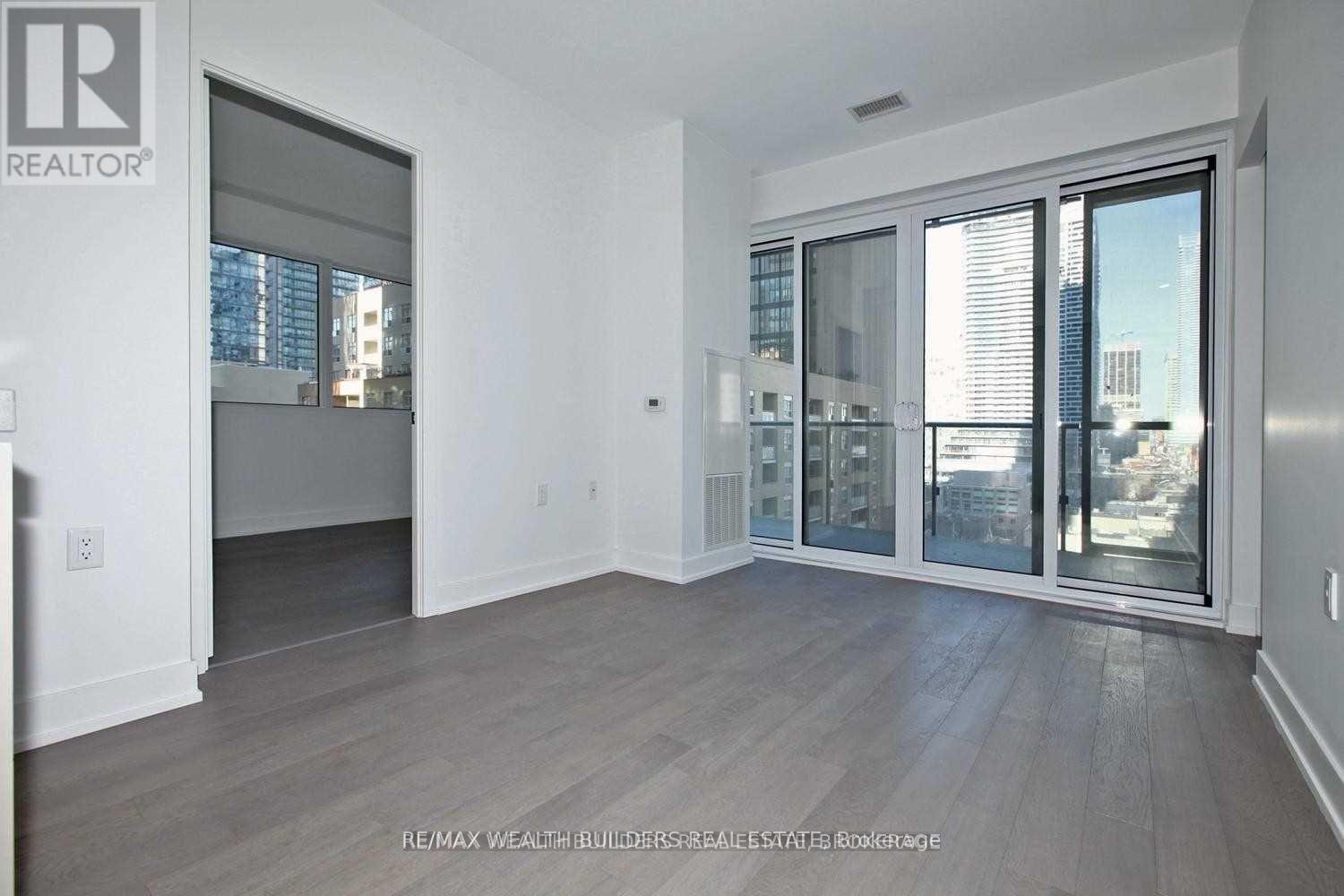Source URL: https://ddfcdn.realtor.ca/listing/TS639112522161970000/reb82/highres/0/c12971610_10.jpg