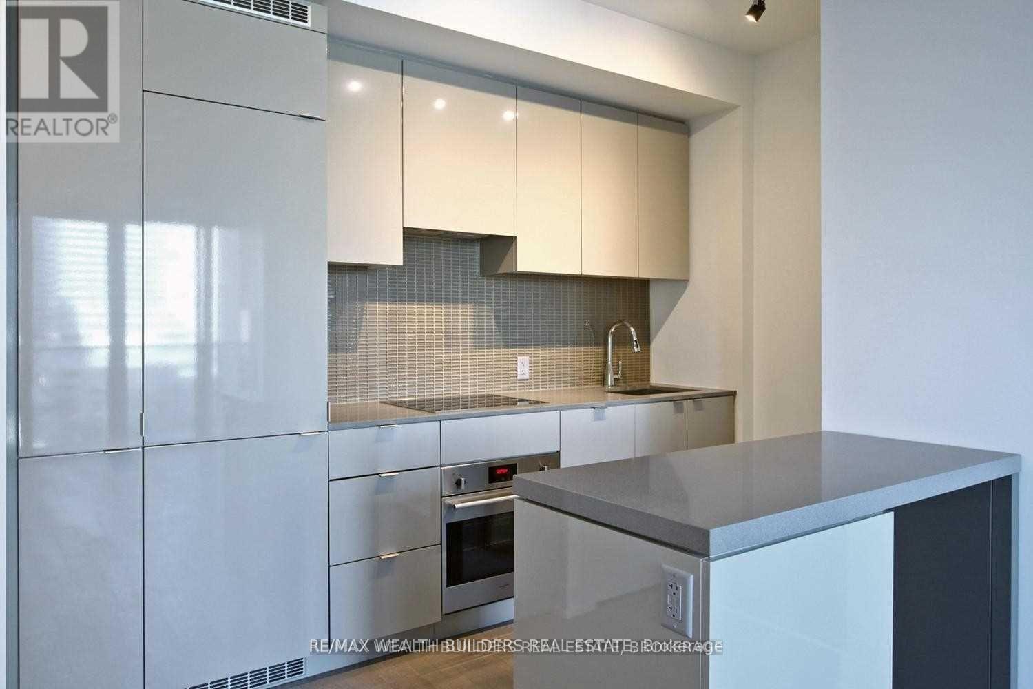 Source URL: https://ddfcdn.realtor.ca/listing/TS639112522161970000/reb82/highres/0/c12971610_2.jpg