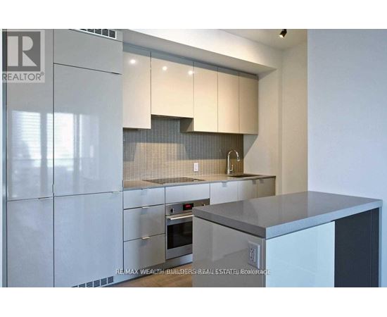 Source URL: https://ddfcdn.realtor.ca/listing/TS639112522161970000/reb82/highres/0/c12971610_2.jpg