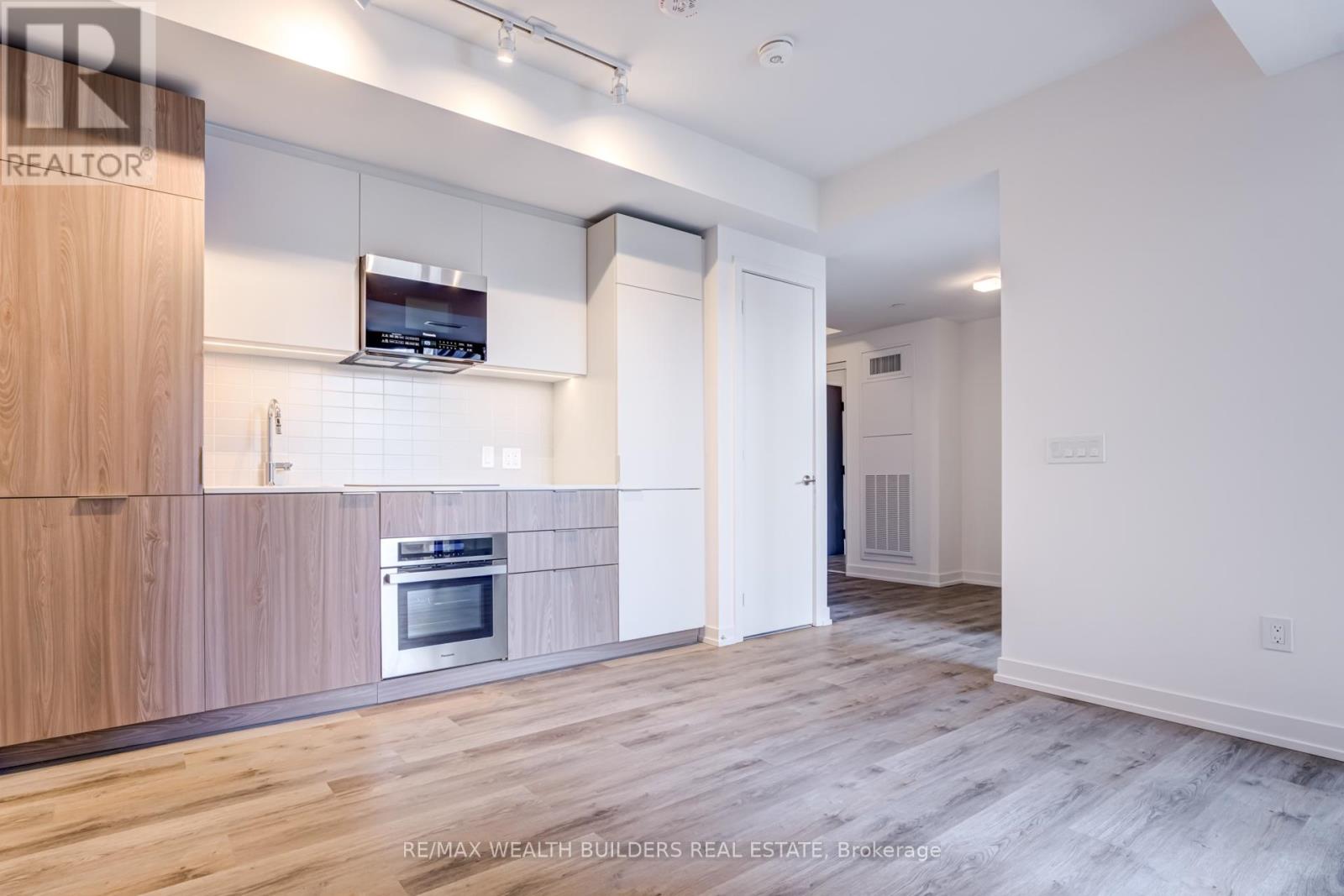 Source URL: https://ddfcdn.realtor.ca/listing/TS639112522170730000/reb82/highres/4/c12971664_6.jpg