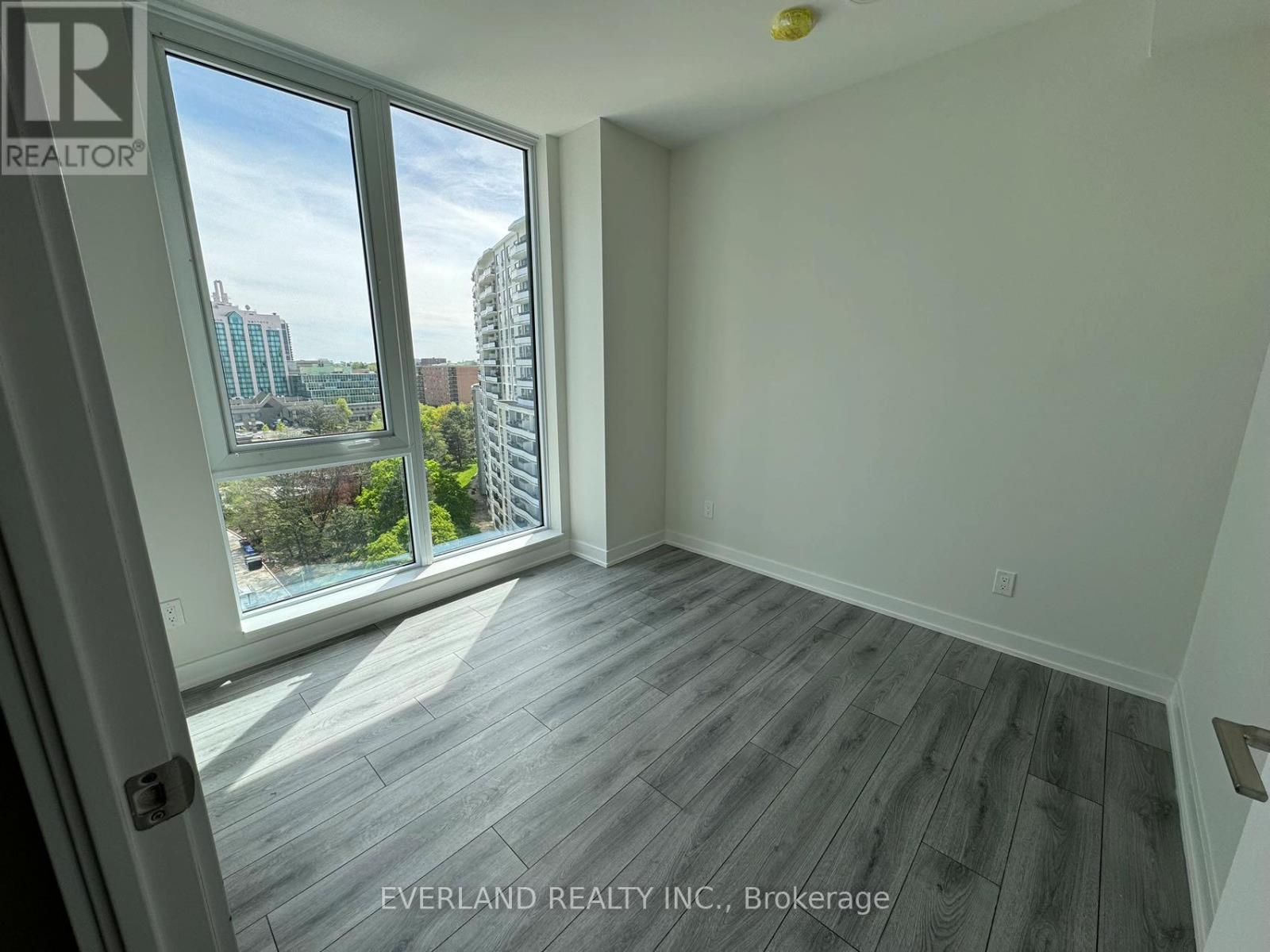 Source URL: https://ddfcdn.realtor.ca/listing/TS639112522172170000/reb82/highres/6/c12971676_4.jpg