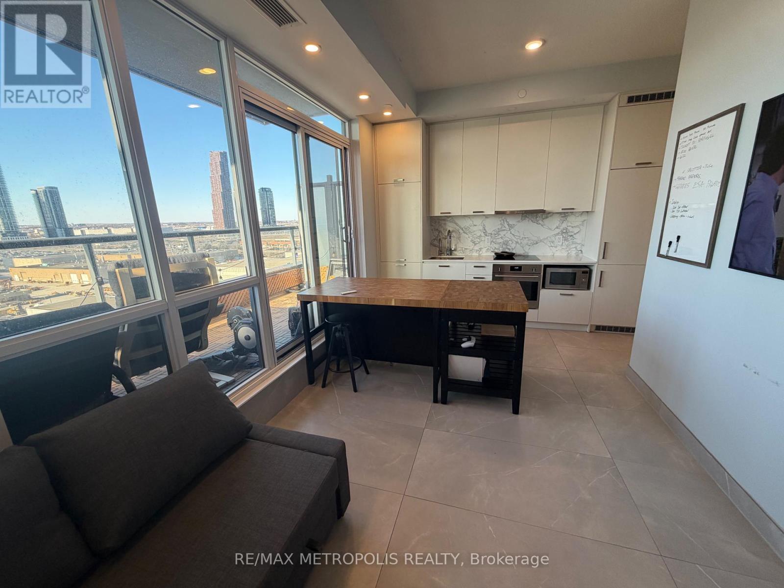Source URL: https://ddfcdn.realtor.ca/listing/TS639112524576500000/reb82/highres/8/n12971648_3.jpg