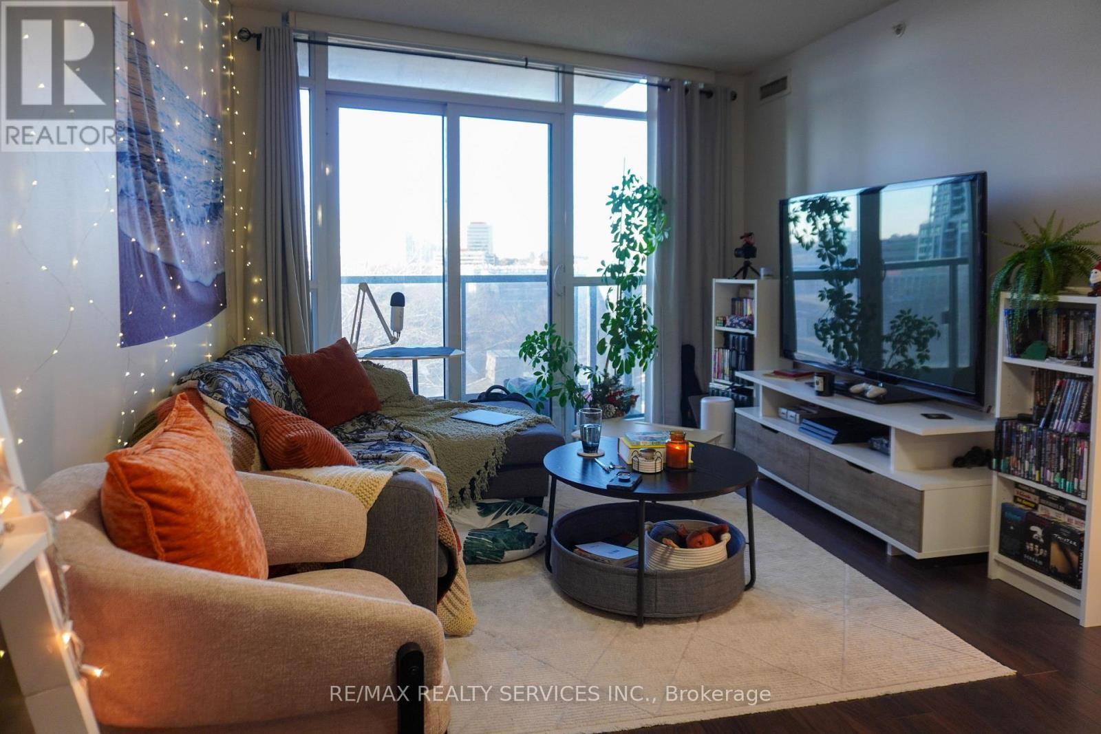 Source URL: https://ddfcdn.realtor.ca/listing/TS639112527578900000/reb82/highres/0/w12971580_6.jpg