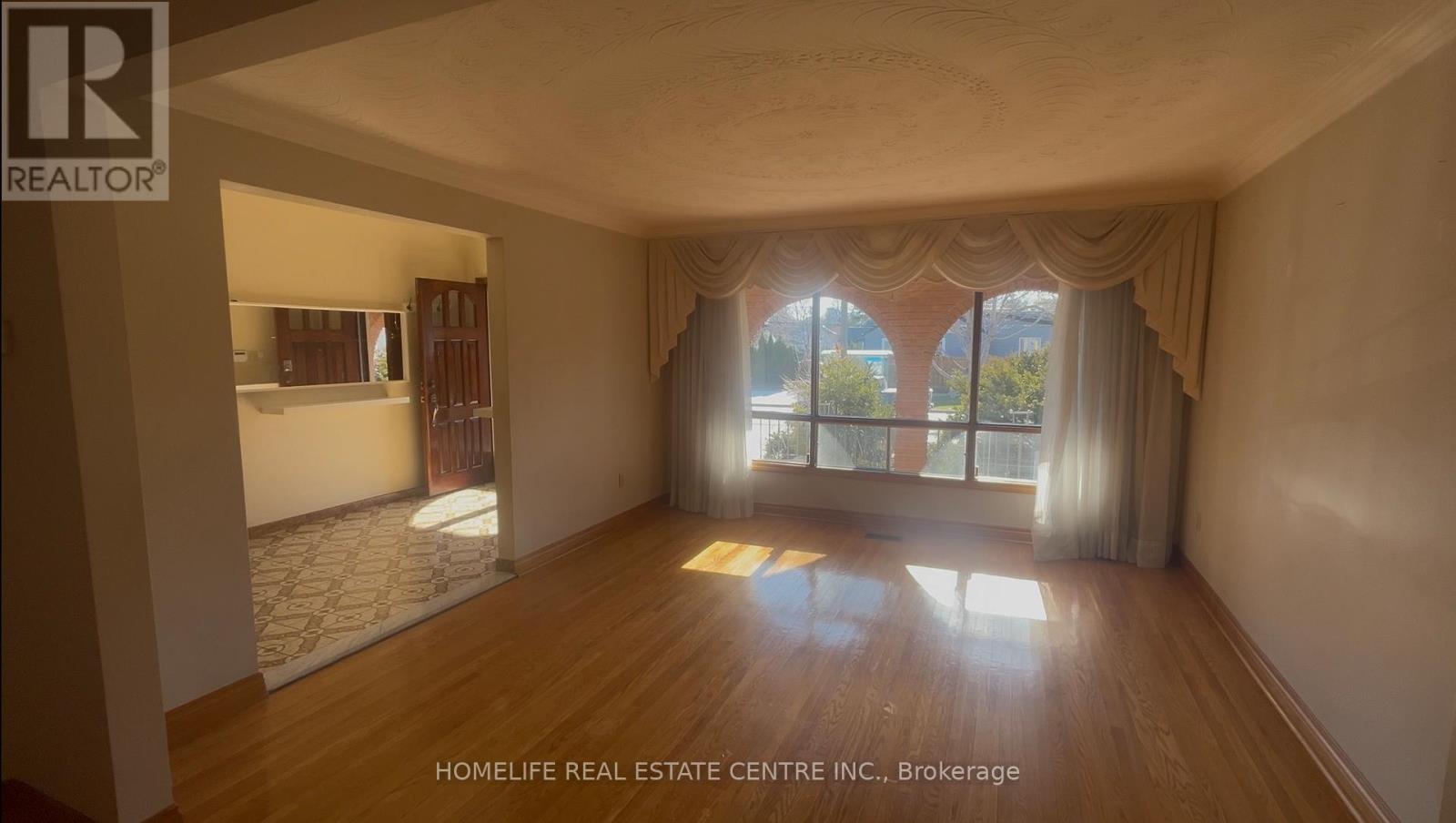 Source URL: https://ddfcdn.realtor.ca/listing/TS639112527600030000/reb82/highres/0/w12971650_3.jpg