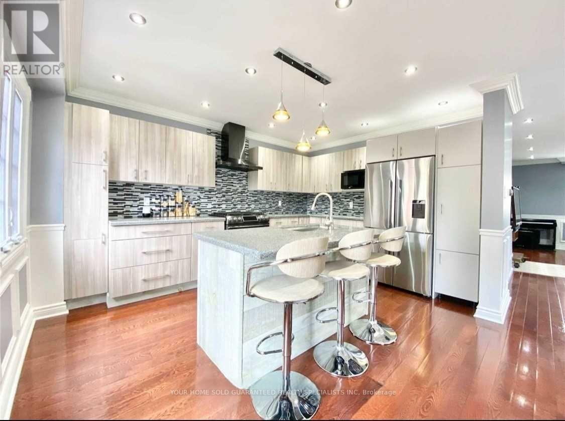 Source URL: https://ddfcdn.realtor.ca/listing/TS639112561624400000/reb82/highres/8/e12971798_1.jpg