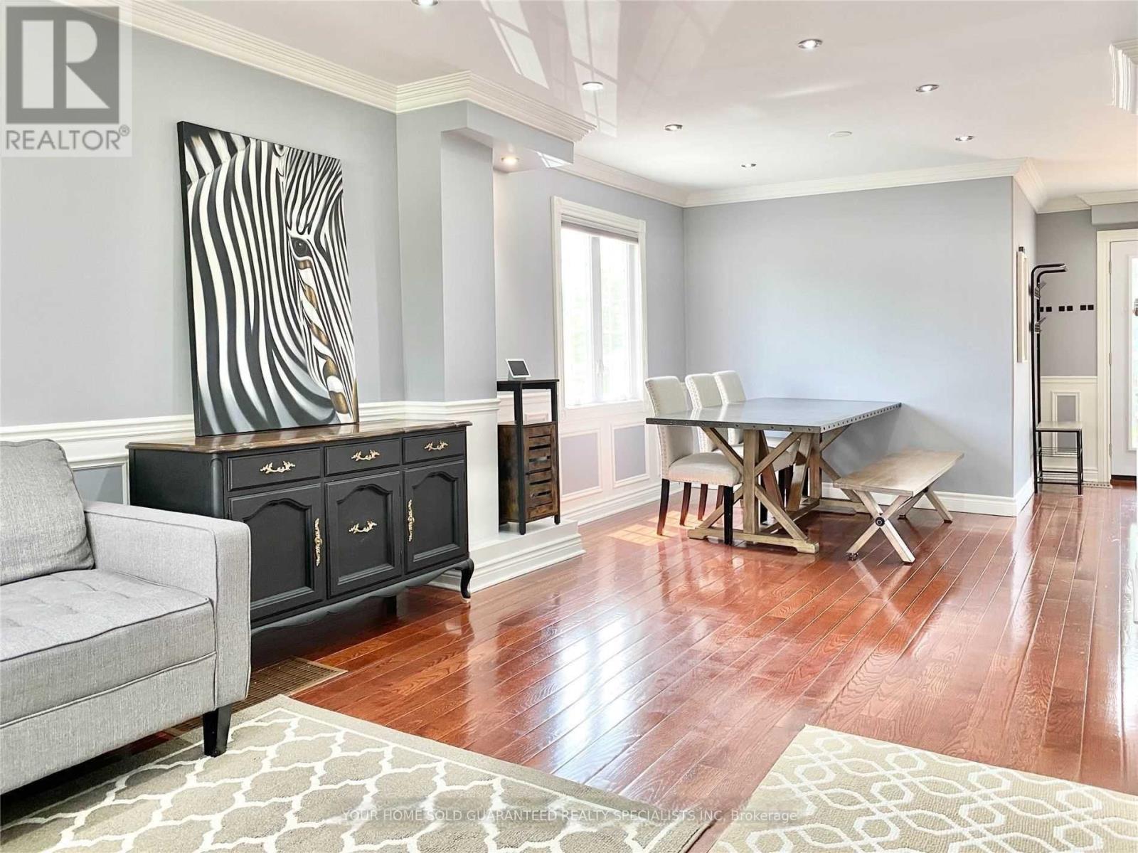 Source URL: https://ddfcdn.realtor.ca/listing/TS639112561714970000/reb82/highres/8/e12971798_7.jpg