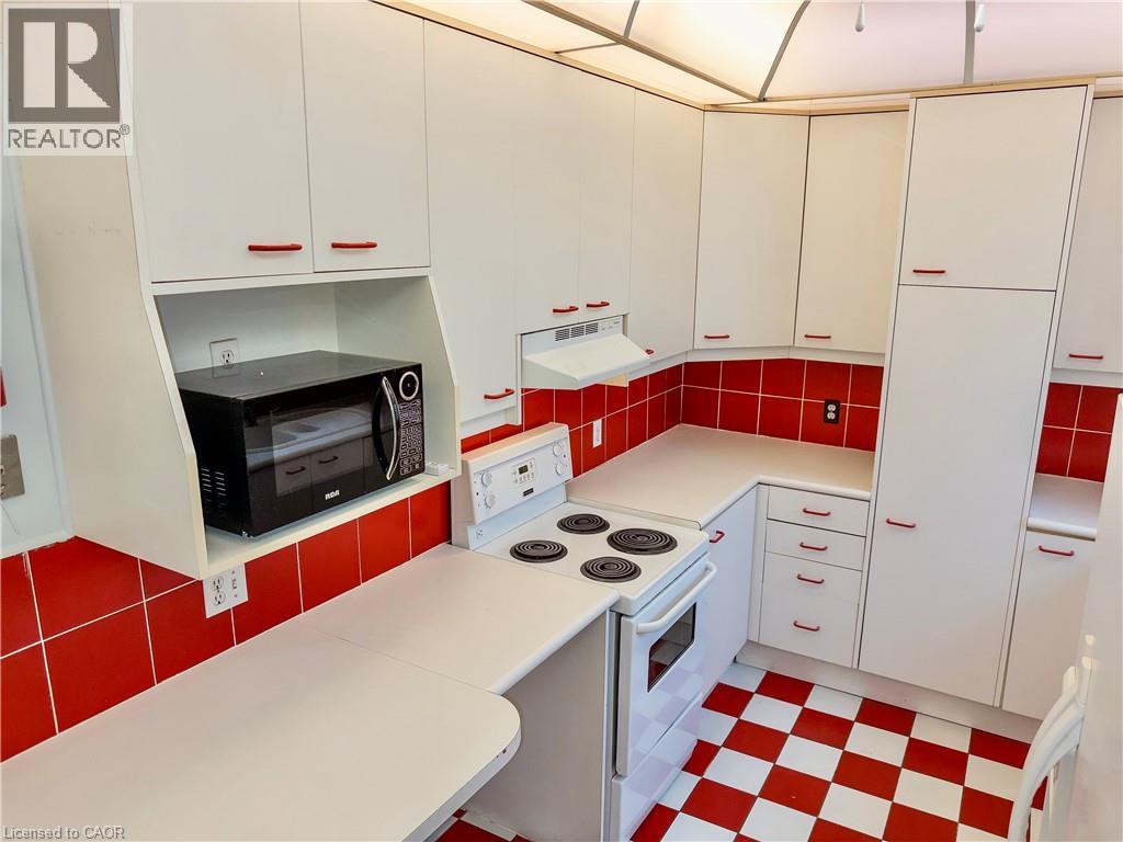 Source URL: https://ddfcdn.realtor.ca/listing/TS639112590433800000/reb14/highres/3/40807123_2.jpg