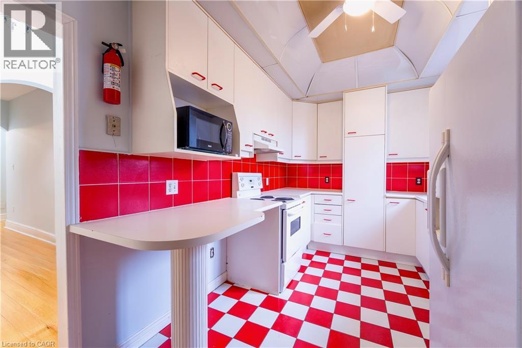 Source URL: https://ddfcdn.realtor.ca/listing/TS639112590404530000/reb14/highres/3/40807123_4.jpg