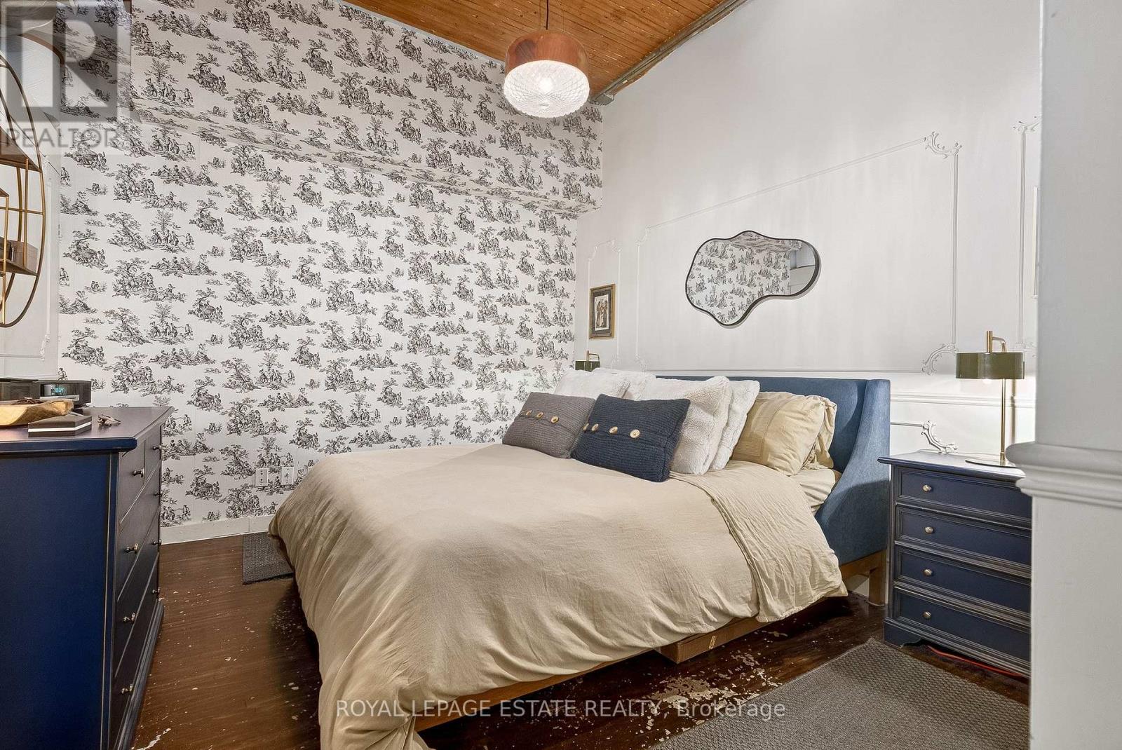 Source URL: https://ddfcdn.realtor.ca/listing/TS639112556674600000/reb82/highres/0/c12971970_19.jpg