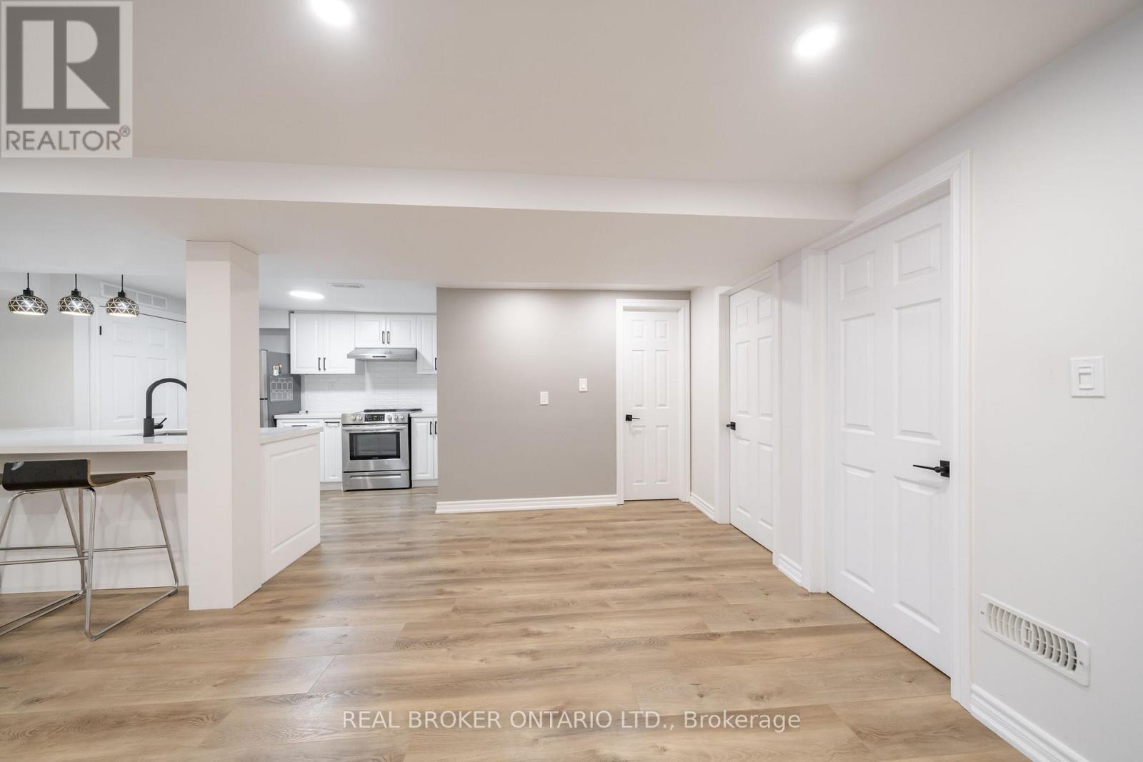 Source URL: https://ddfcdn.realtor.ca/listing/TS639112556682330000/reb82/highres/6/c12972086_10.jpg